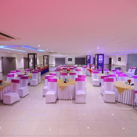 Airport Hotel Bollywood Paradise Ню Делхи Екстериор снимка