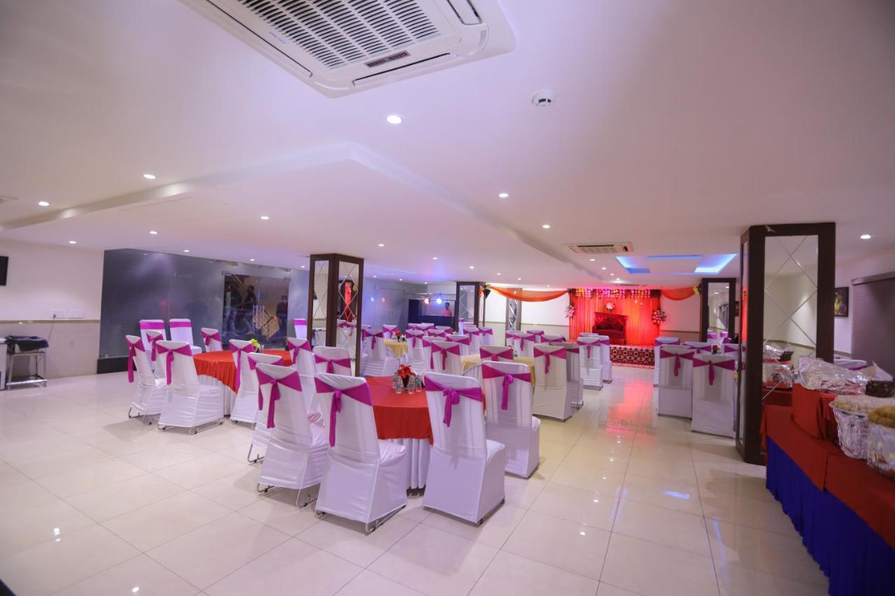 Airport Hotel Bollywood Paradise Ню Делхи Екстериор снимка