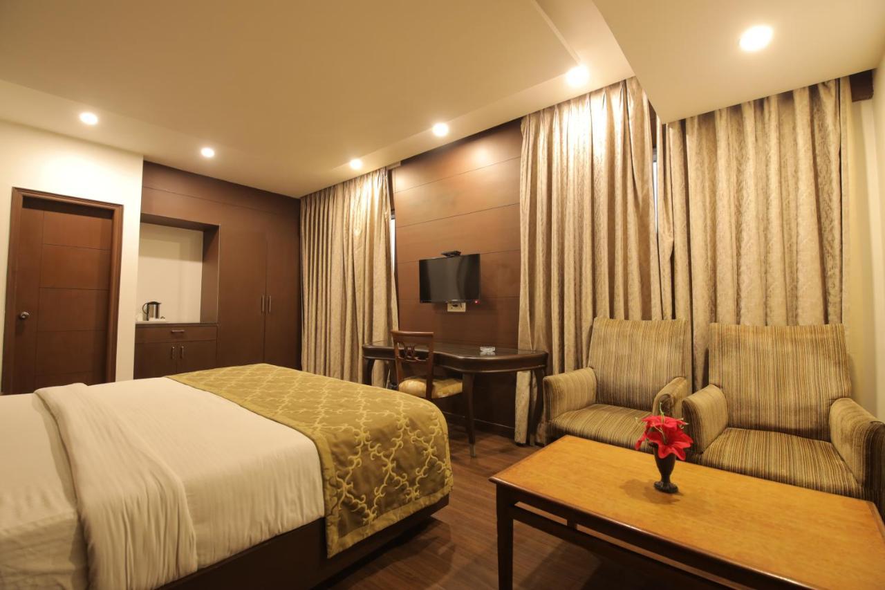 Airport Hotel Bollywood Paradise Ню Делхи Екстериор снимка