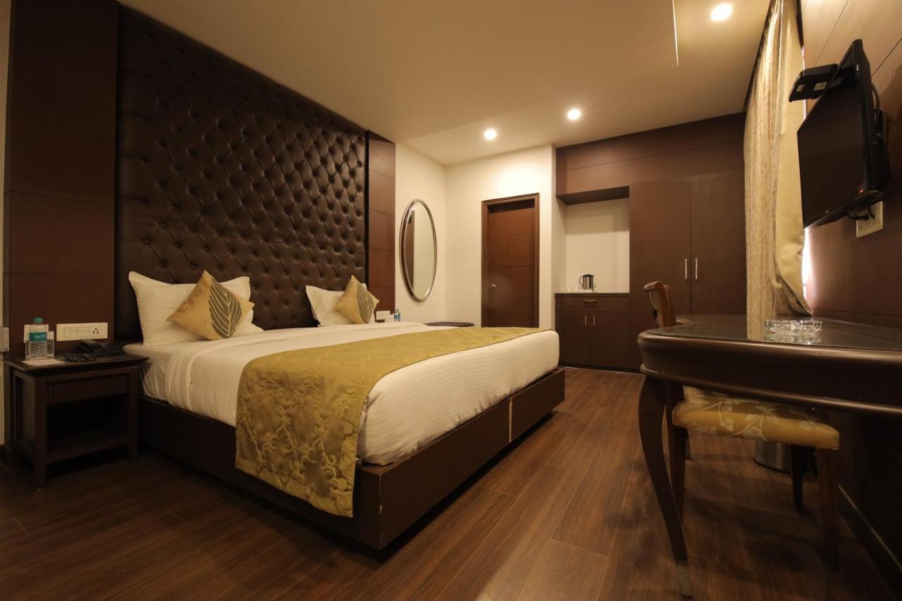 Airport Hotel Bollywood Paradise Ню Делхи Екстериор снимка