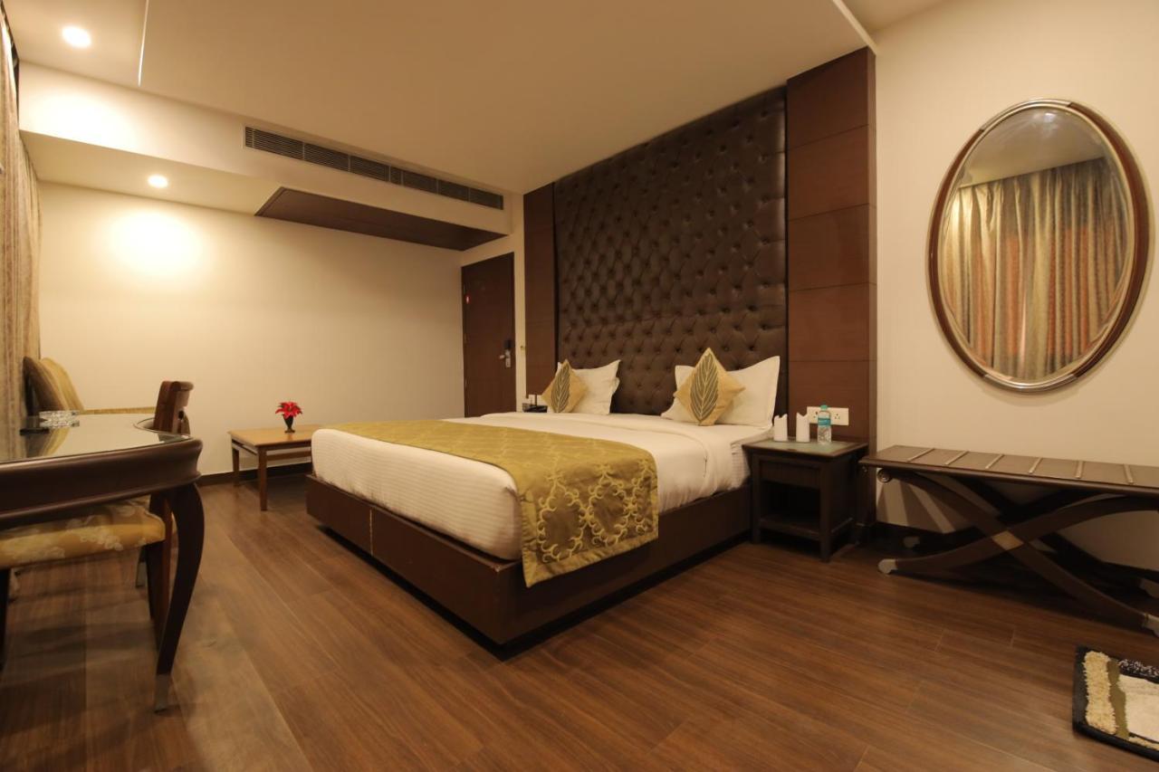 Airport Hotel Bollywood Paradise Ню Делхи Екстериор снимка
