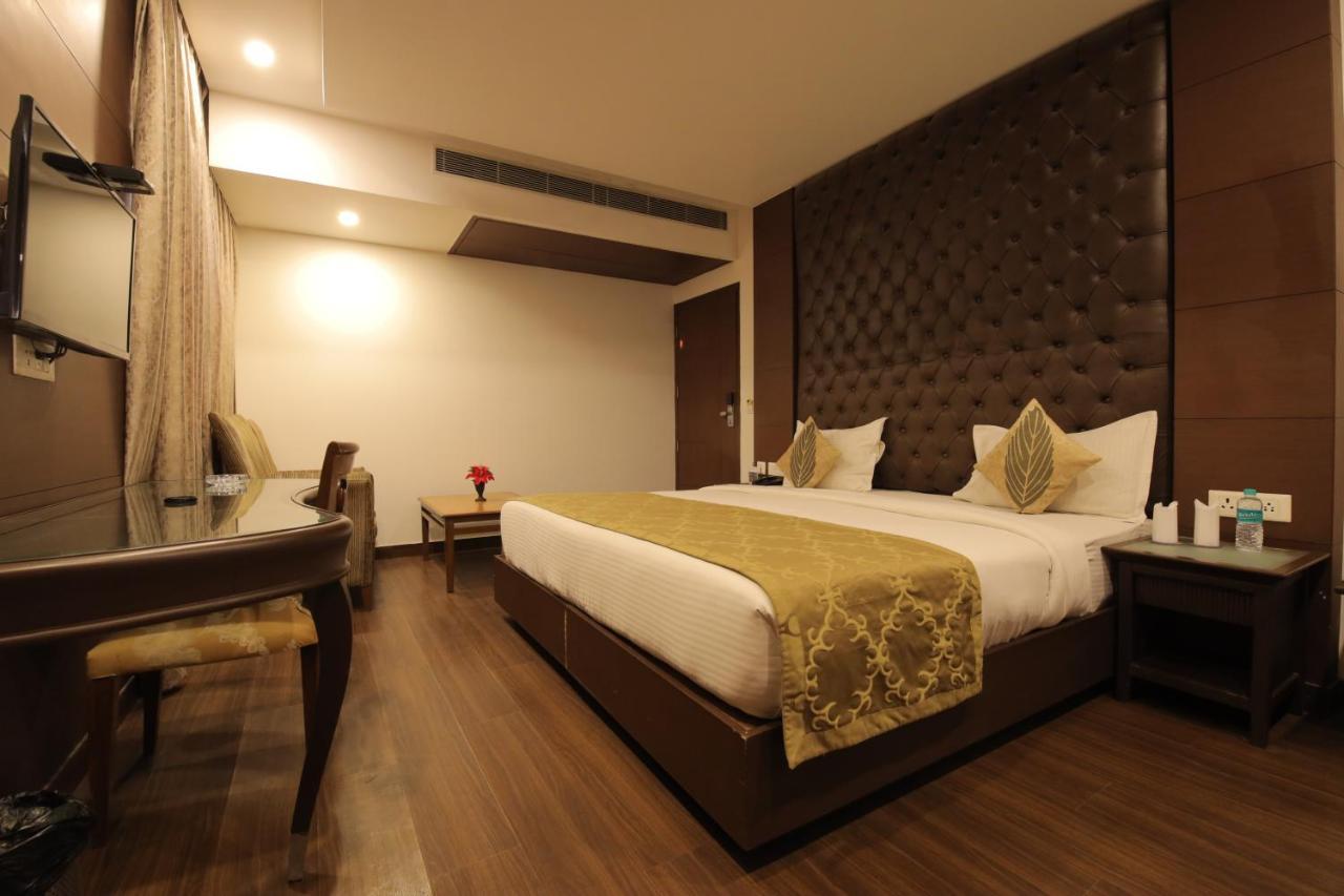 Airport Hotel Bollywood Paradise Ню Делхи Екстериор снимка