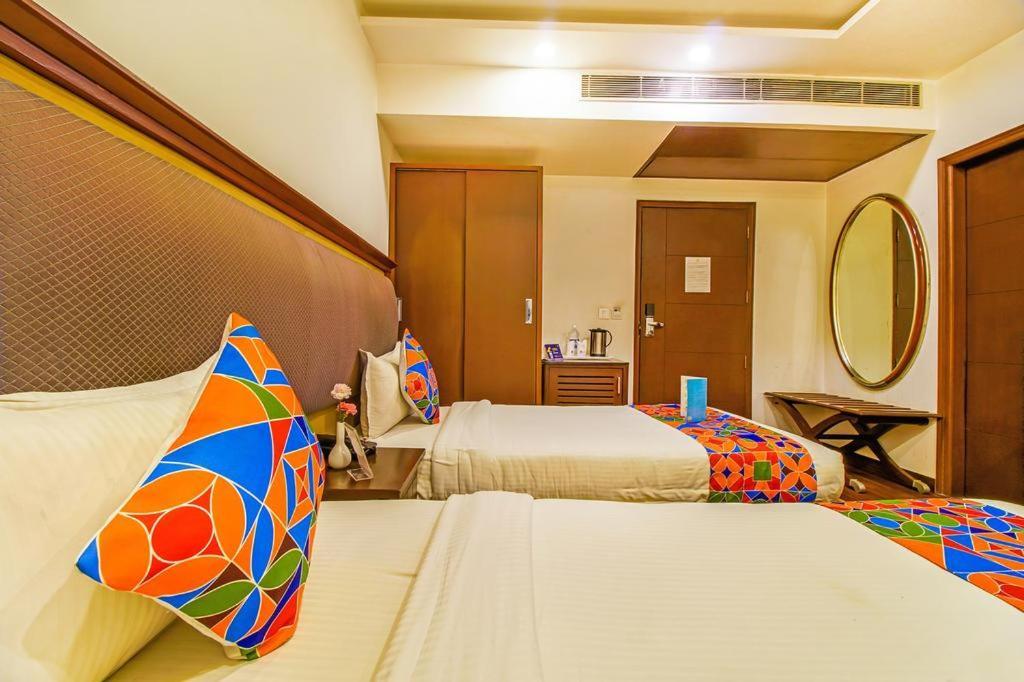 Airport Hotel Bollywood Paradise Ню Делхи Екстериор снимка