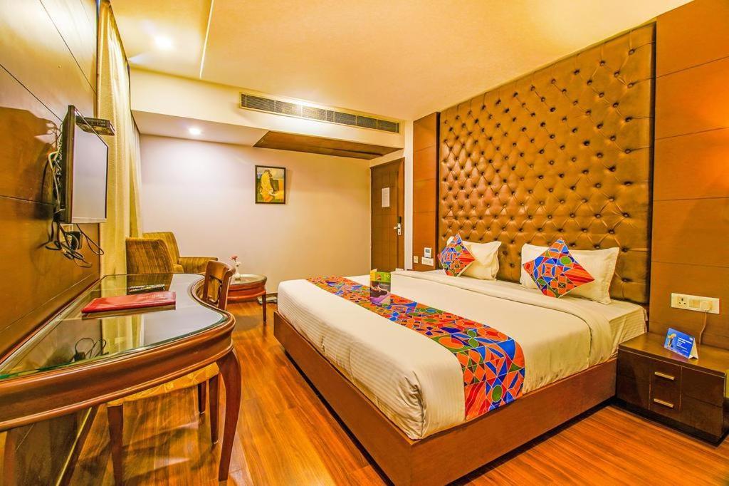 Airport Hotel Bollywood Paradise Ню Делхи Екстериор снимка